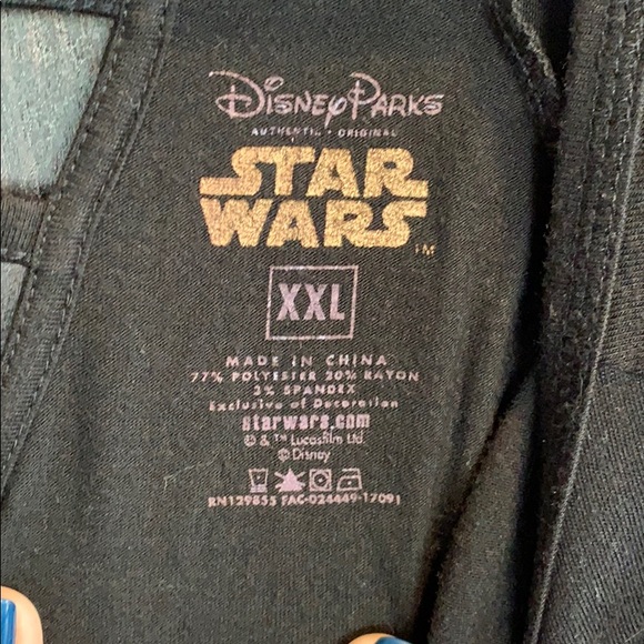 Disney park exclusive Vader T-shirt - Picture 2 of 5
